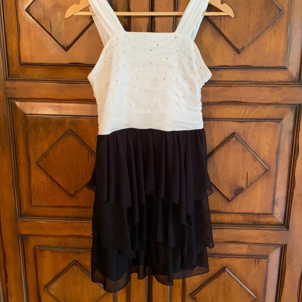 Juniors size 16, white sequin/black tiered dress